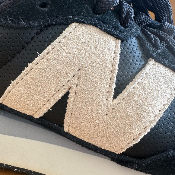 New Balance Black and Beige Casual Sneakers - Picture 4 of 6